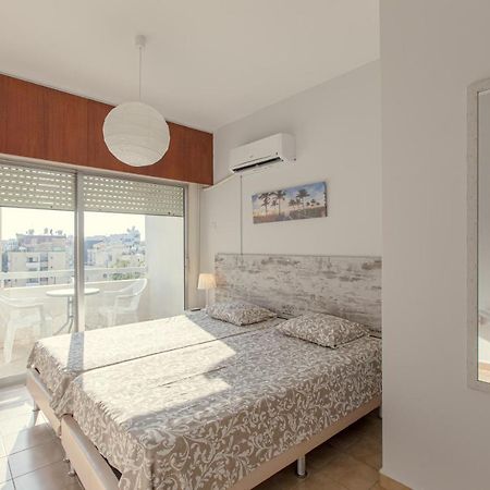 Furnished Seafront Studio Larnaca Eksteriør billede