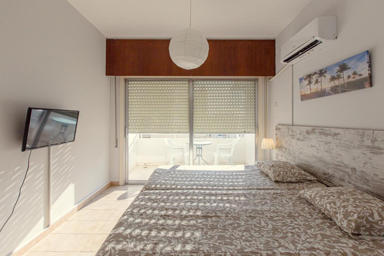 Furnished Seafront Studio Larnaca Eksteriør billede