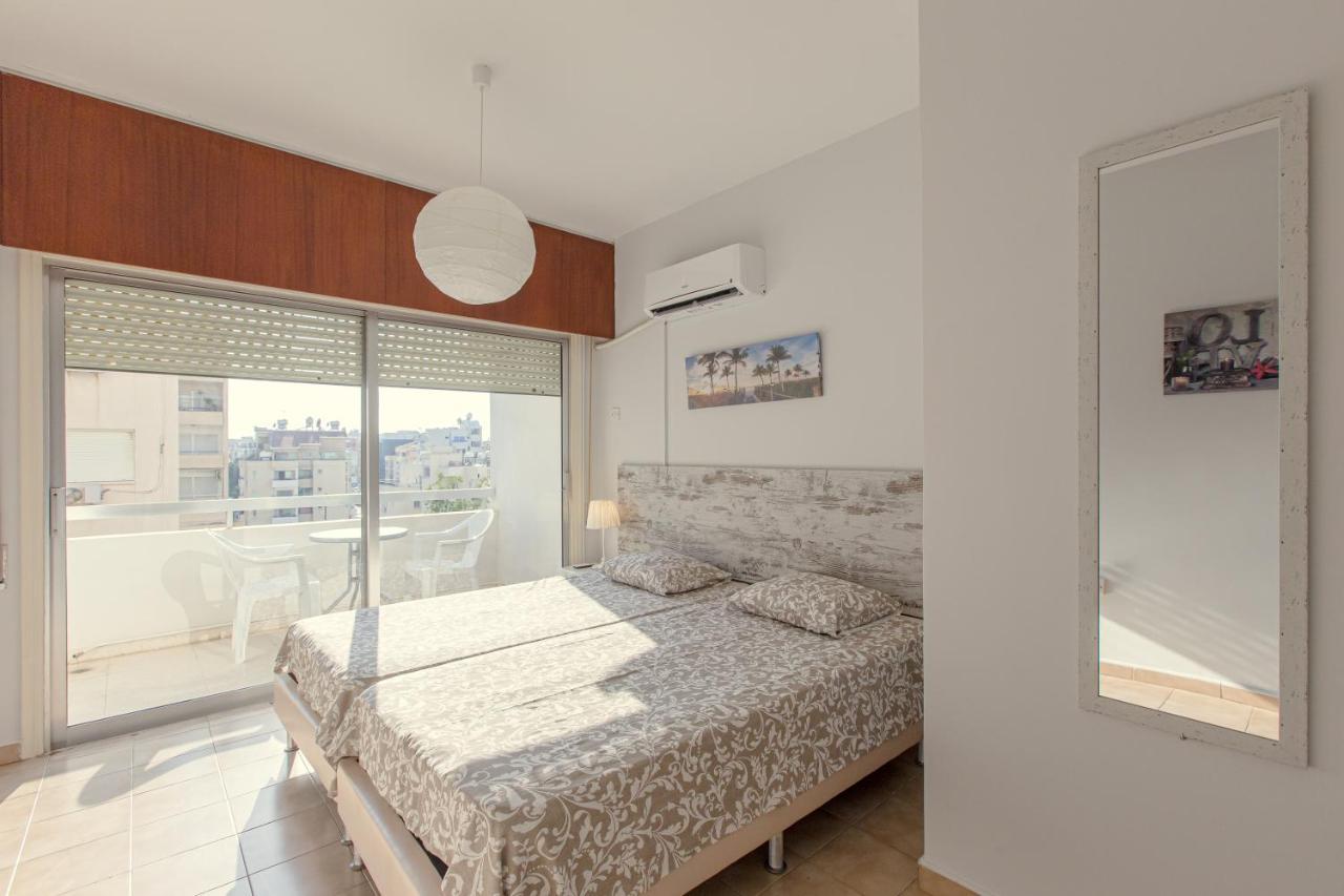Furnished Seafront Studio Larnaca Eksteriør billede