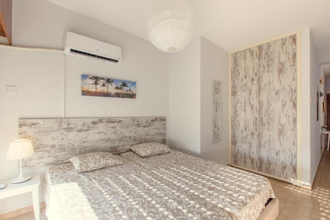 Furnished Seafront Studio Larnaca Eksteriør billede