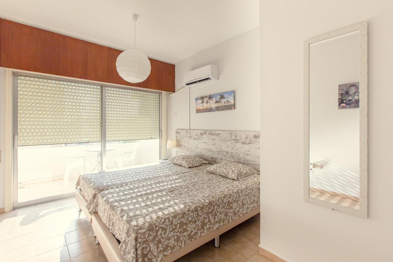 Furnished Seafront Studio Larnaca Eksteriør billede
