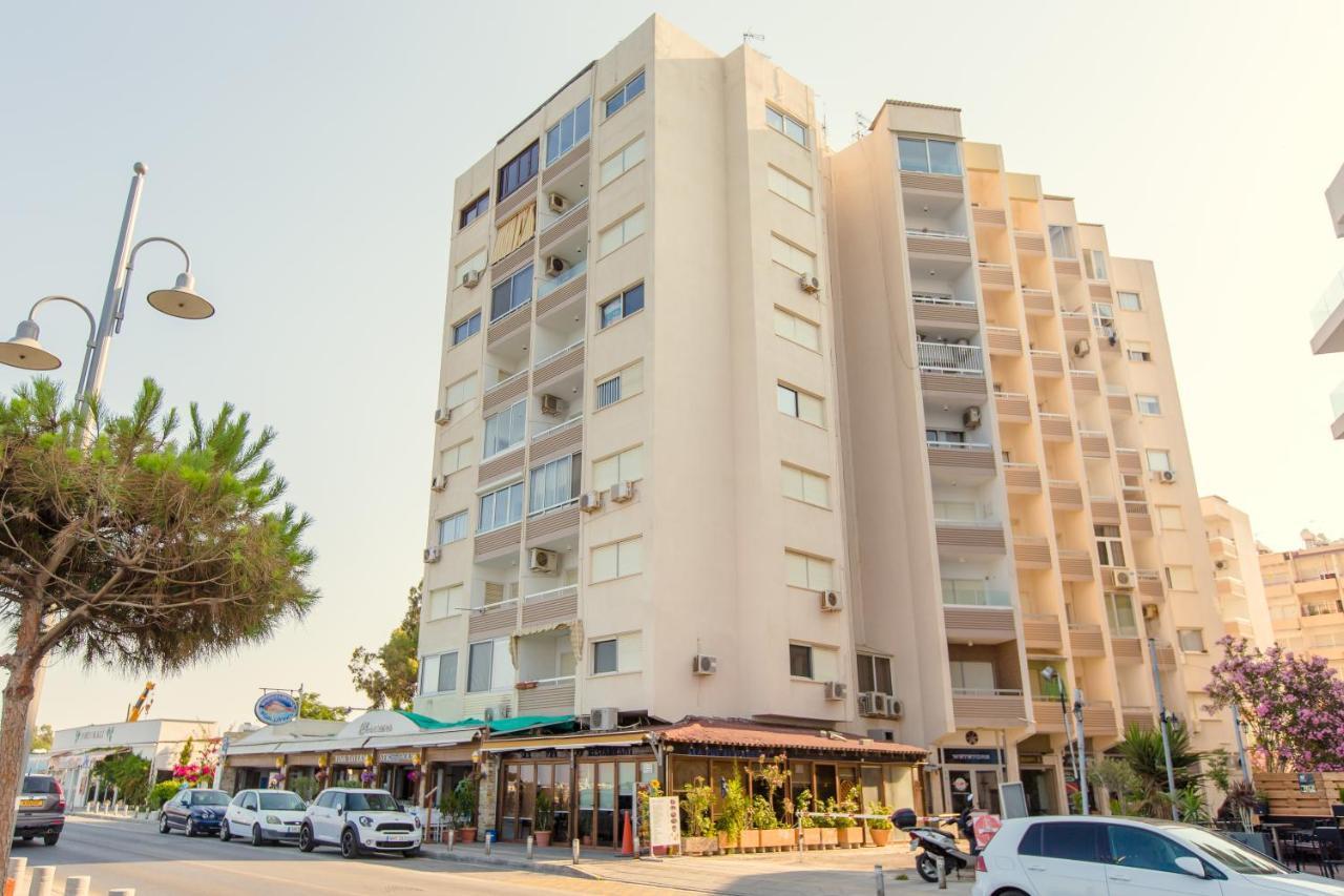 Furnished Seafront Studio Larnaca Eksteriør billede
